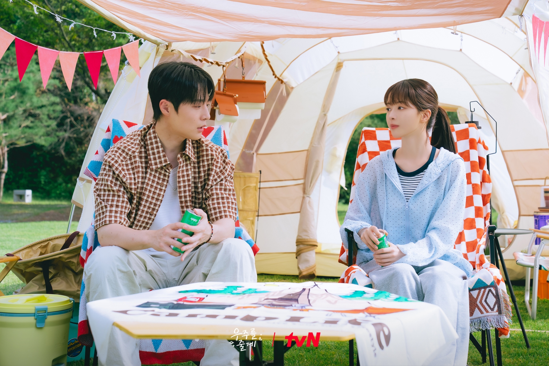 Tết rảnh quá thì mở phim Hàn này là chuẩn bài: Xem cười ha hả cả ngày, nam chính con ai yêu thế không biết- Ảnh 4. Tết rảnh quá thì mở phim Hàn này là chuẩn bài: Xem cười ha hả cả ngày, nam chính con ai yêu thế không biết- Ảnh 4.