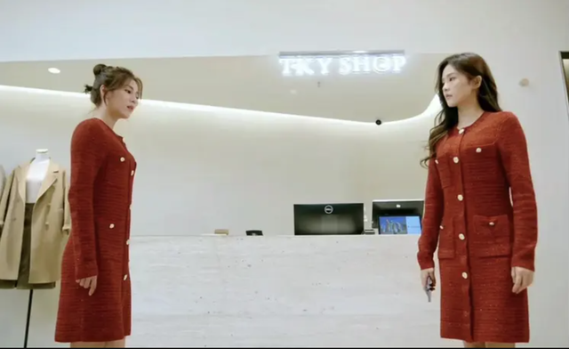 Xui 8 kiếp mới vớ phải phim Trung Quốc này: Nữ chính mặc đồ hiệu như hàng chợ, cảnh nóng phản cảm nhất trên đời- Ảnh 3.