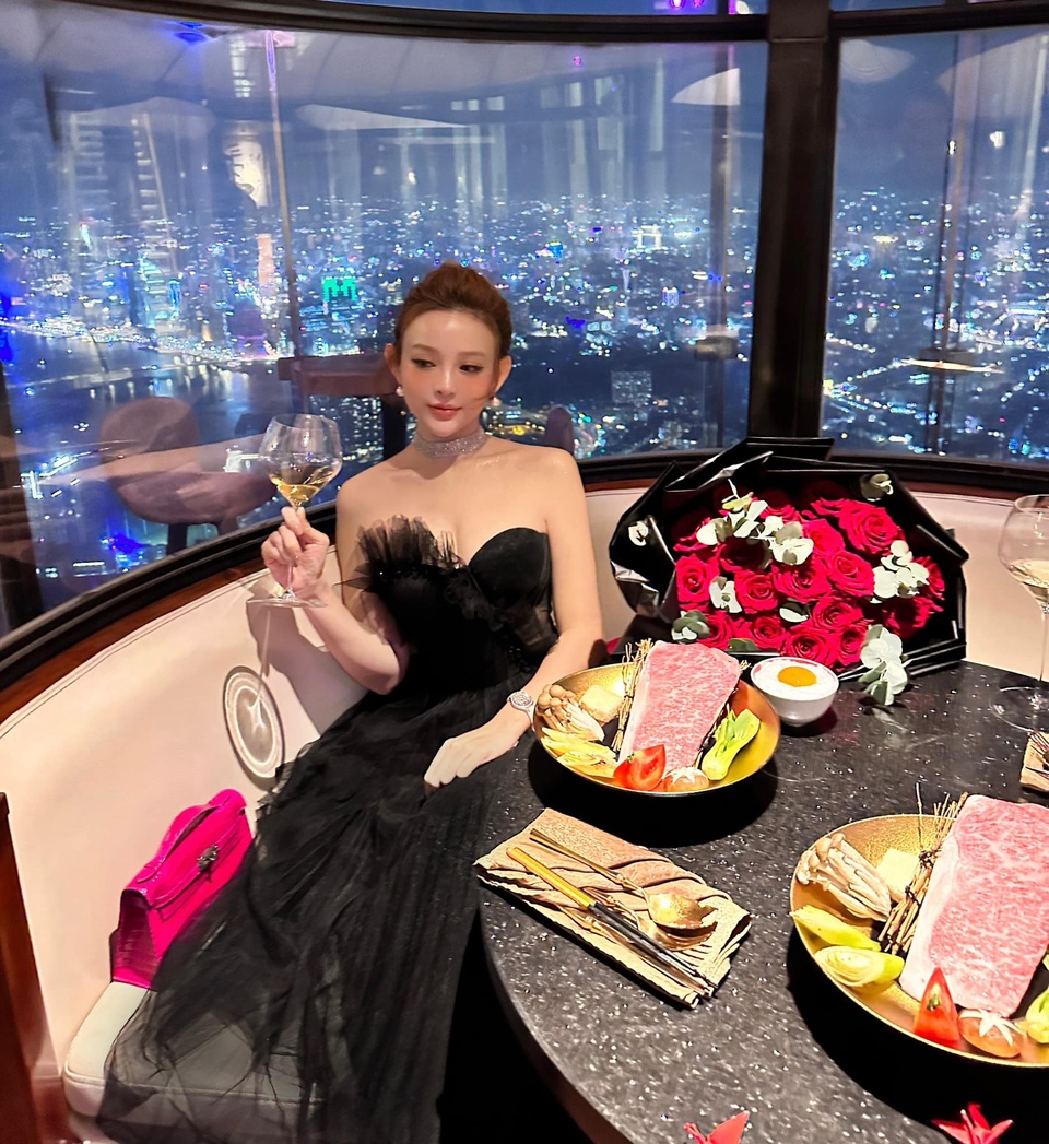 Cô gái Việt được chồng