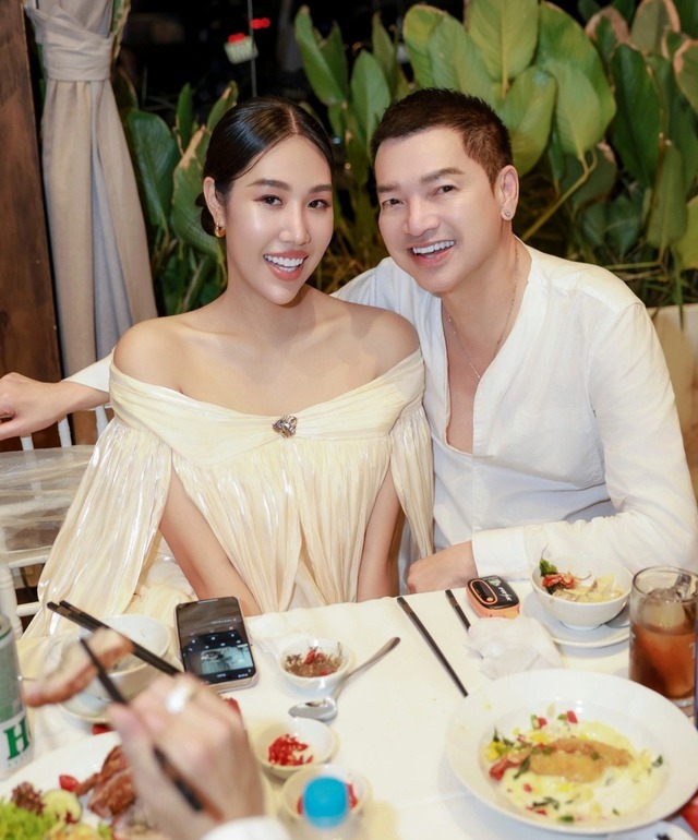 Sao nam Vbiz lấy vợ kém 37 tuổi, vừa hào phóng tặng nửa kia cuốn sổ đỏ- Ảnh 8.