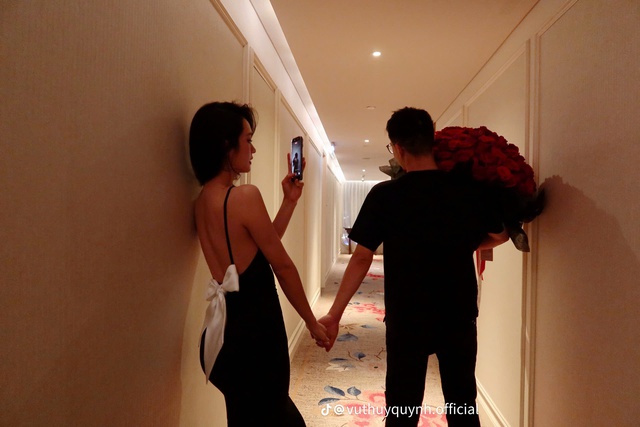 Loạt ảnh thân mật của Á hậu 9x và bạn trai thiếu gia- Ảnh 3.