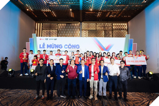 Garena Việt Nam Trao Tặng Hơn 1 Tỷ Đồng Mừng Công Các Đội Tuyển Thể Thao Điện Tử Việt Nam Đoạt Huy Chương Tại SEA Games 33 Nội Dung Liên Quân Mobile Và FC Online