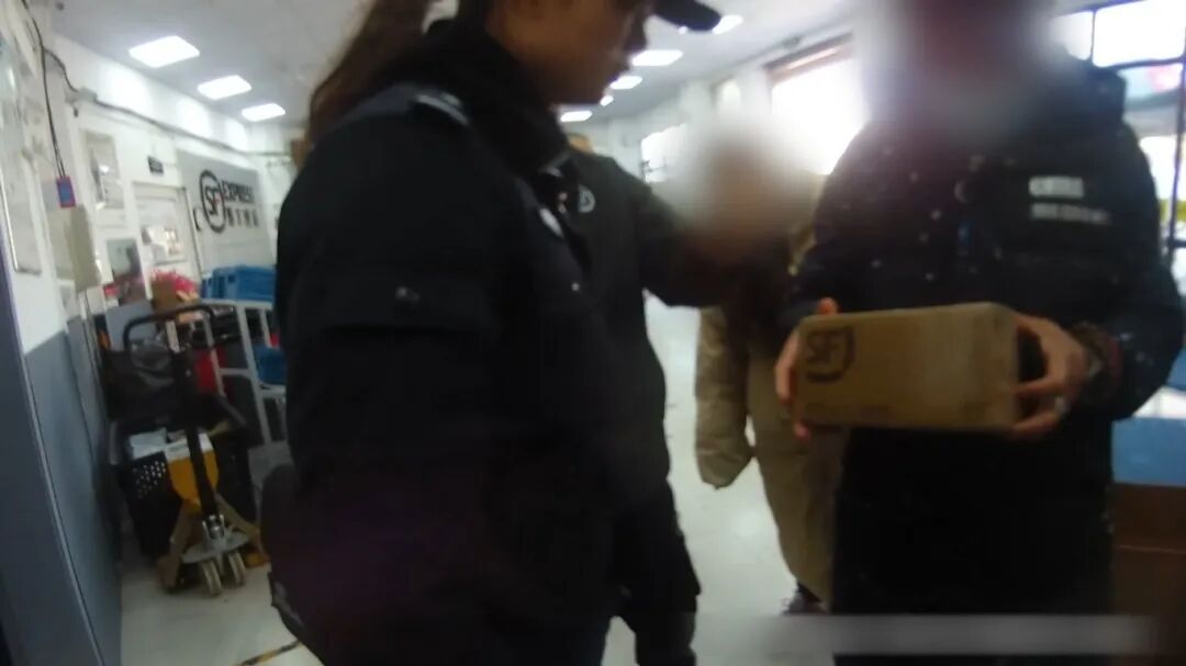 Phát hiện 6 thỏi vàng trị giá 860 triệu đồng trong gói hàng ship, công an sử dụng nhiều biện pháp nghiệp vụ vào cuộc- Ảnh 3.