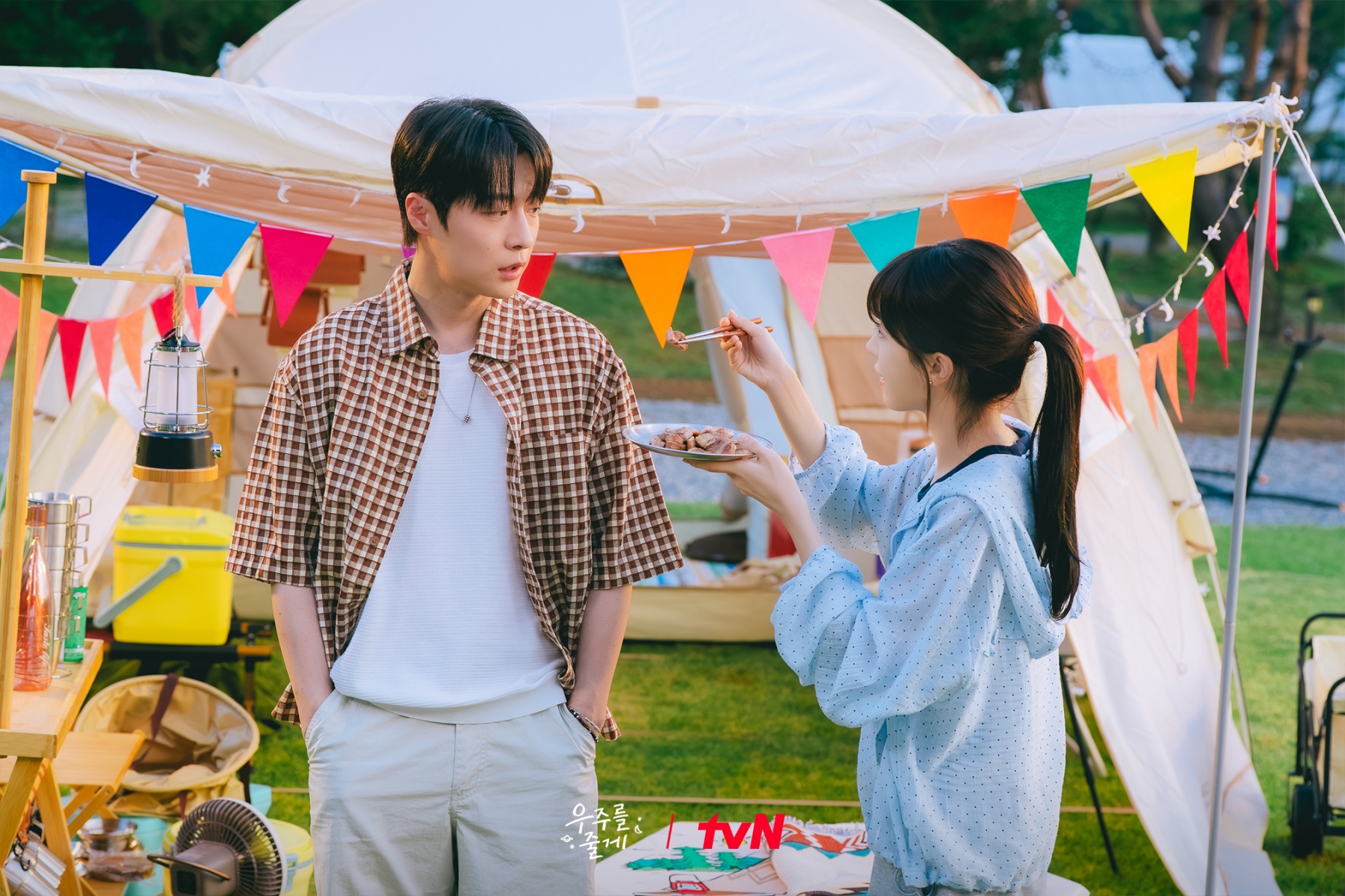 Tết rảnh quá thì mở phim Hàn này là chuẩn bài: Xem cười ha hả cả ngày, nam chính con ai yêu thế không biết- Ảnh 5. Tết rảnh quá thì mở phim Hàn này là chuẩn bài: Xem cười ha hả cả ngày, nam chính con ai yêu thế không biết- Ảnh 5.