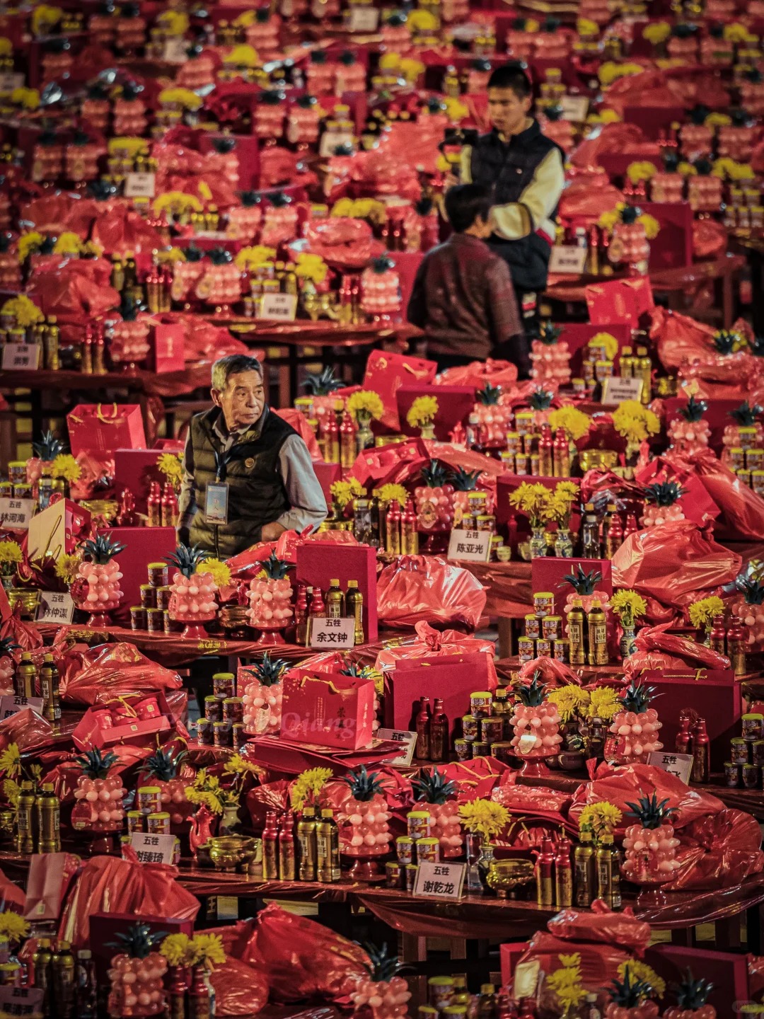 Choáng ngợp biển người làm lễ