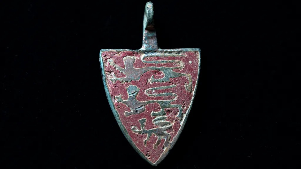 Khảo sát địa chất xây đường sắt cao tốc, phát hiện la liệt 450.000 kho báu vàng, bạc…: Giá trị vượt xa cả vật chất- Ảnh 1.