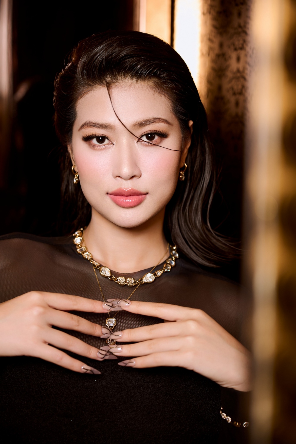 Hoa hậu Đoàn Thiên Ân hất tay fan nữ xin chụp ảnh cùng tại sự kiện?- Ảnh 2.