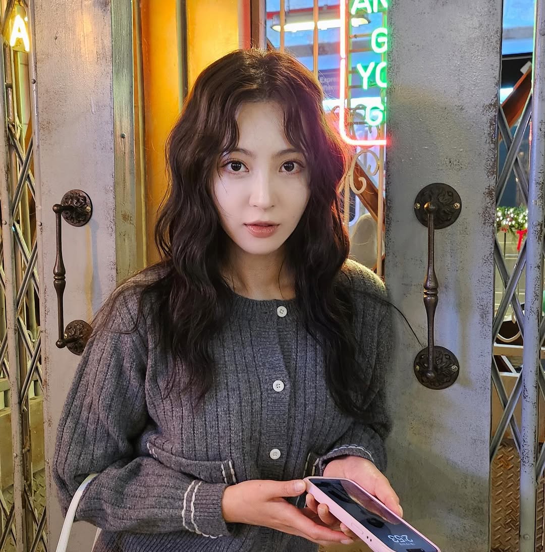 Cả showbiz chưa thấy ai như mỹ nhân này, vào đại học bố phải theo sát canh chừng không rời nửa bước- Ảnh 5.