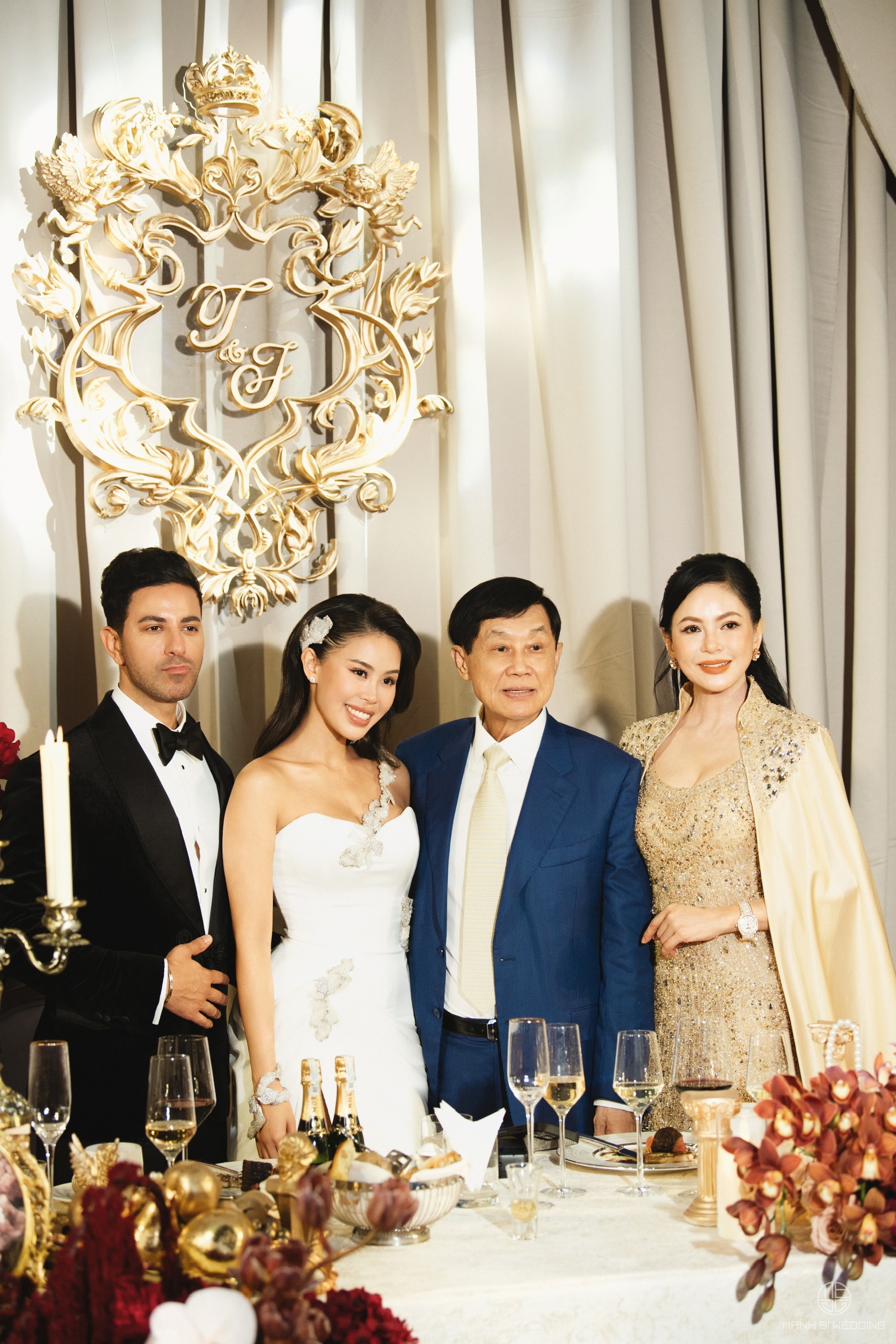 Điều phu nhân tỷ phú Johnathan Hạnh Nguyễn chỉ làm trong đám cưới ái nữ, 2 con dâu không có đặc quyền này!- Ảnh 1.