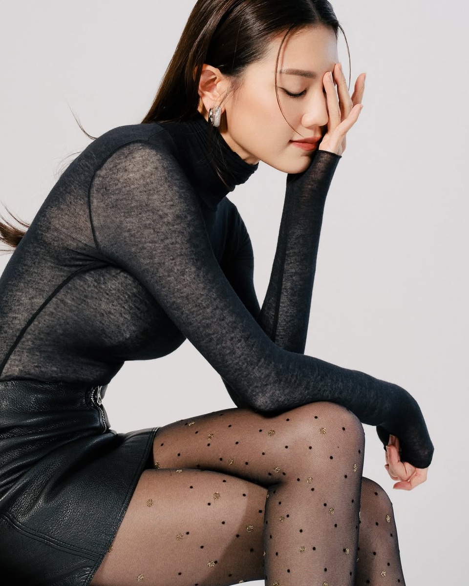 "Thiên thần nội y" sở hữu nhan sắc cực phẩm khiến tỷ phú giàu nhất Hong Kong cũng phải... đâm đơn kiện 470334495184704046930419914538727554091274971n 1771177045538 17711770460881018590161 1771226257292 17712262580271832296505