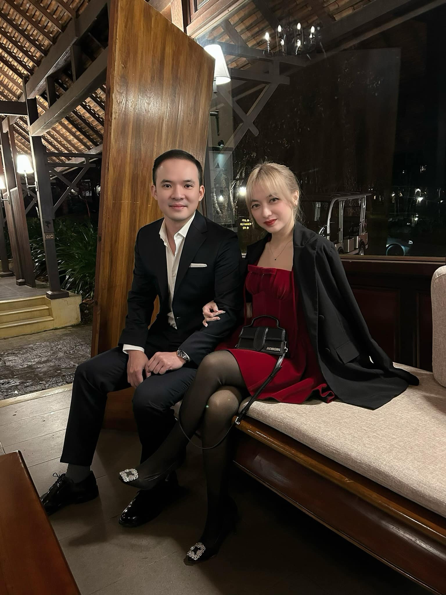 Mở bát Vbiz 2026: Nữ ca sĩ được cầu hôn, danh tính bạn trai gây bất ngờ- Ảnh 5.