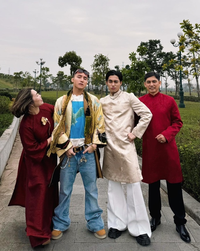 475159436118637382284500922640-17712236039851735645944-1771224419483-17712244196811302162235 "Tóm dính" MONO tại nhà ở Hưng Yên, bố mẹ Sơn Tùng M-TP tất bật soạn sửa đón 2 con trai về ăn Tết 475159436118637382284500922640 17712236039851735645944 1771224419483 17712244196811302162235