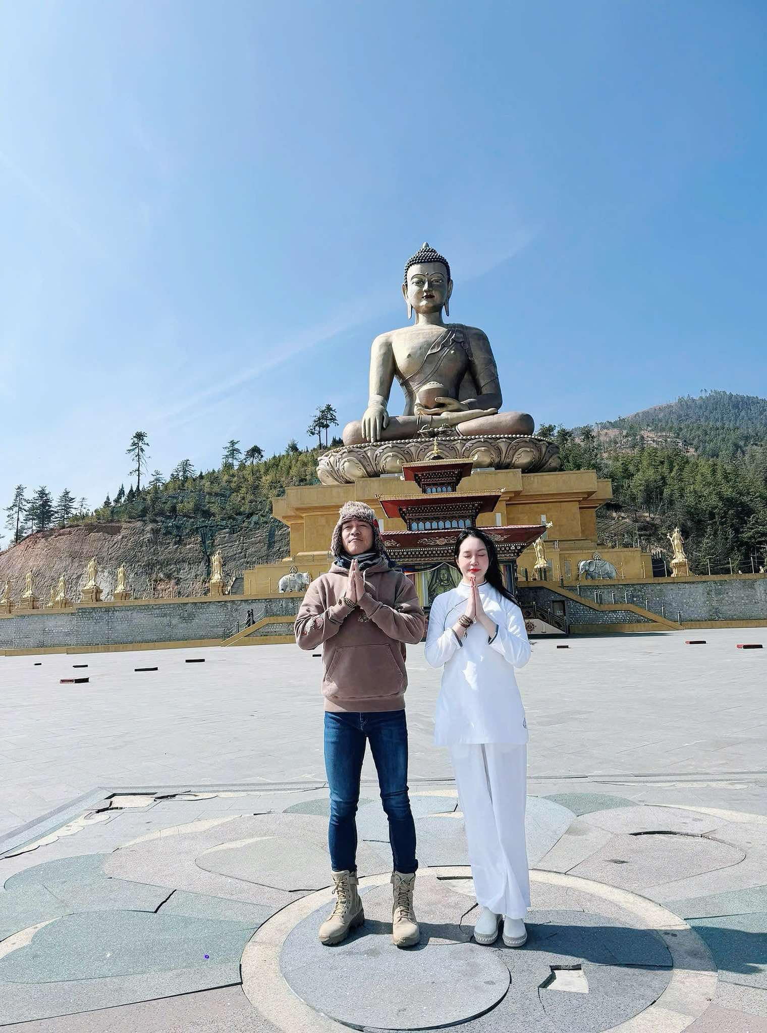 Nam ca sĩ tuổi ngựa đào hoa thay đổi vì hot girl kém 12 tuổi, có nhà mặt tiền hàng Khay, biệt thự 50 tỷ- Ảnh 3.