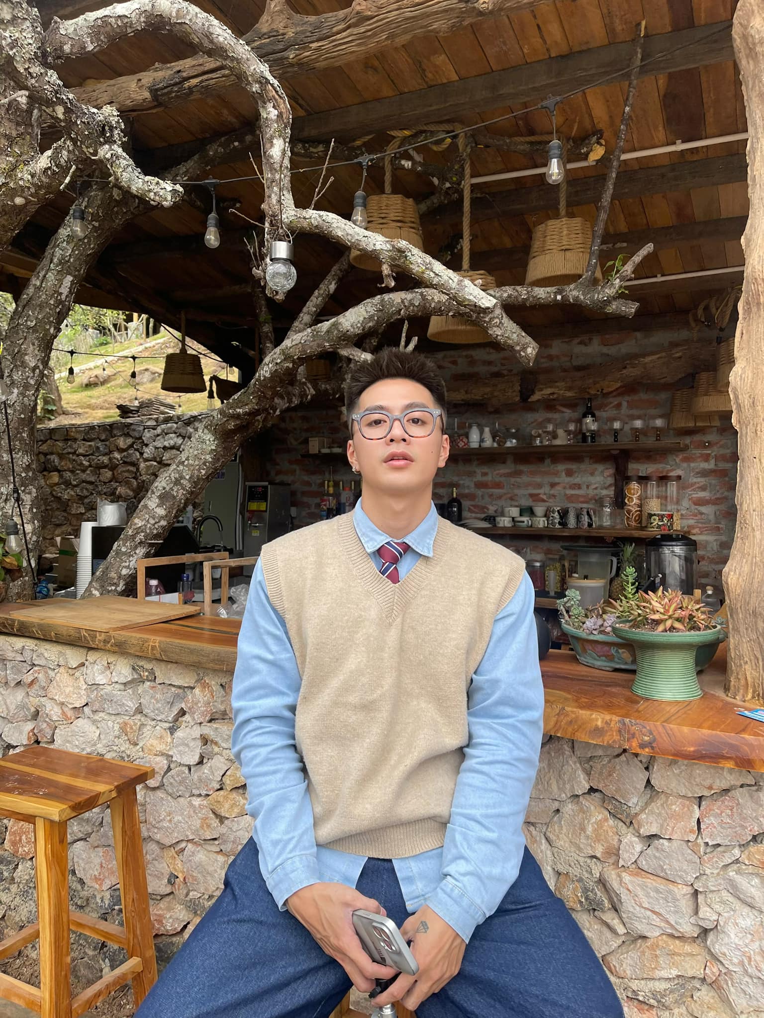 Người mẫu từng tham gia Quý ông hoàn mỹ bị chấn thương nghiêm trọng trong vụ lật xe ở Lào Cai- Ảnh 2.