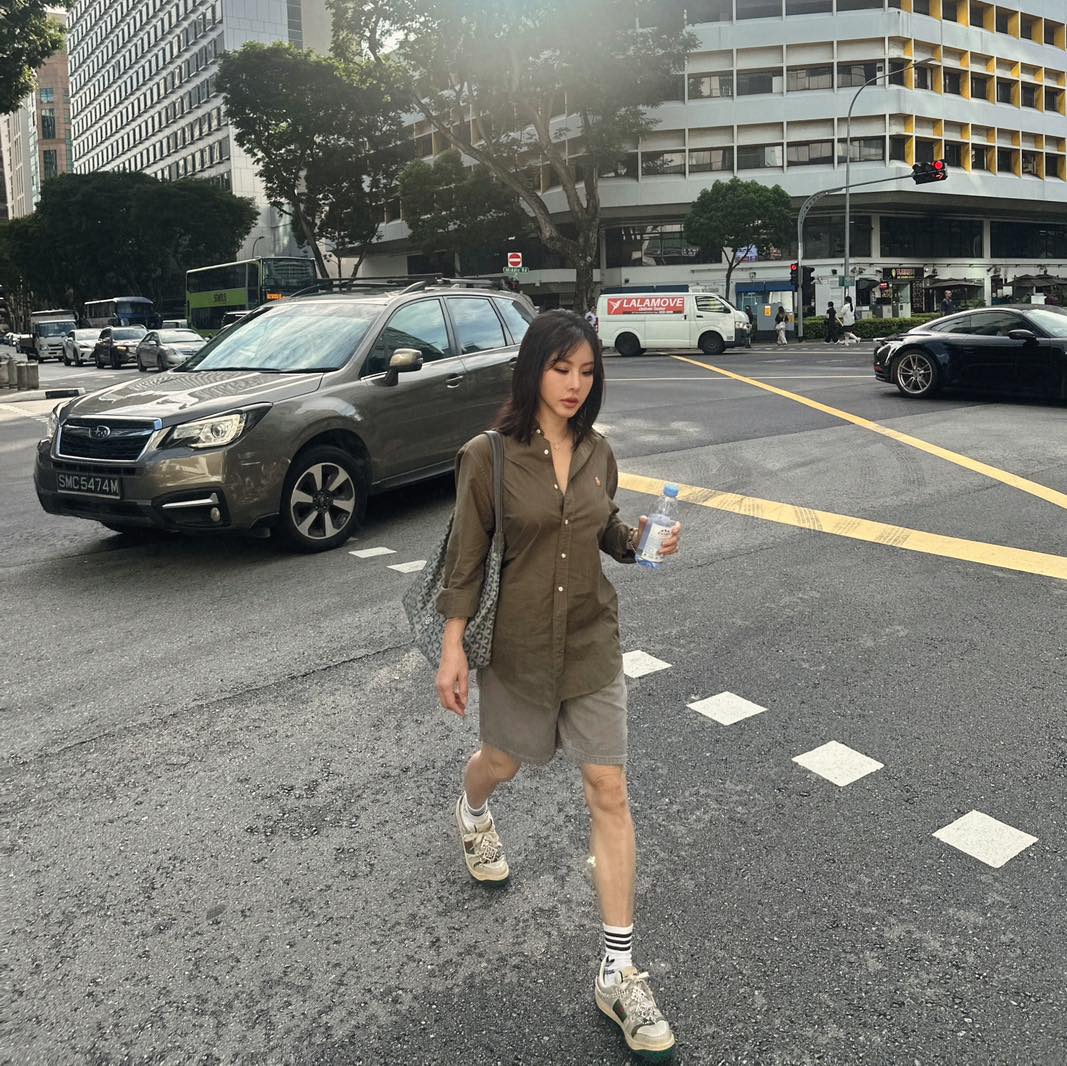 Hậu chia tay chồng, hoa hậu 4