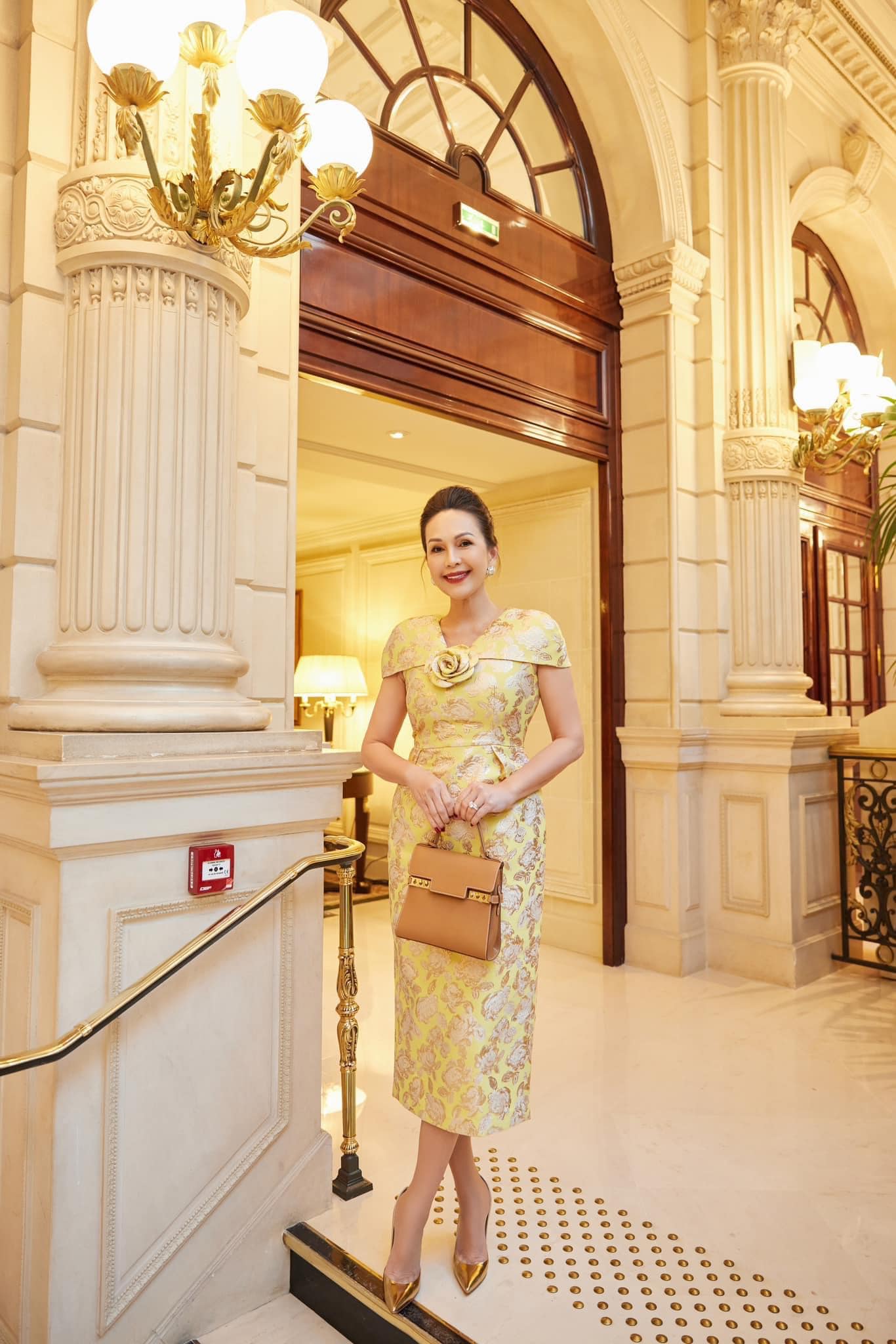 Mỹ nhân được đại gia yêu say đắm suốt 32 năm, tặng biệt thự hoành tráng, nhẫn kim cương- Ảnh 7.