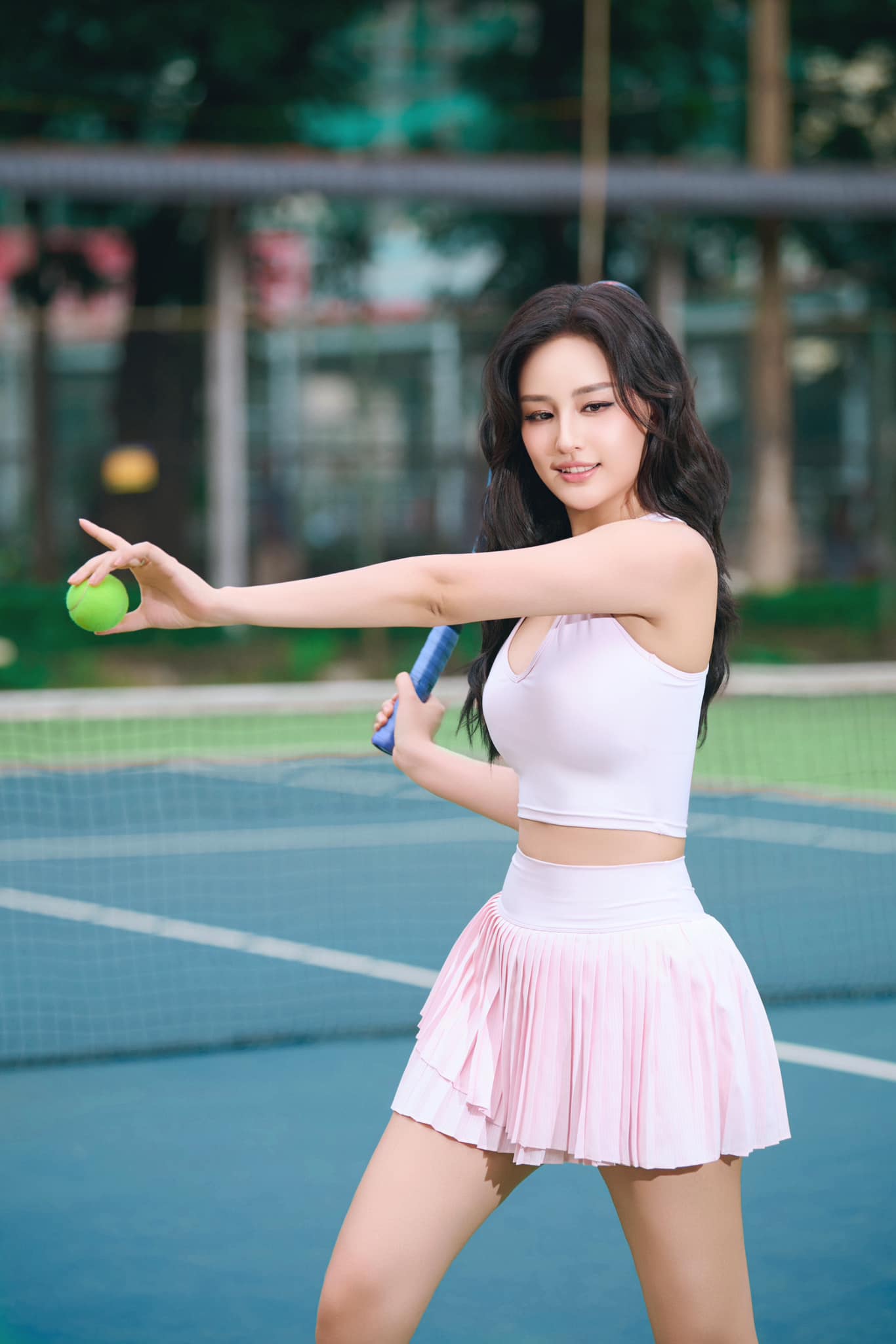 Mai Phương Thuý cực quyến rũ trên sân tennis, trong tủ đồ lượng outfit tennis nhiều hơn quần áo mặc hàng ngày- Ảnh 17.
