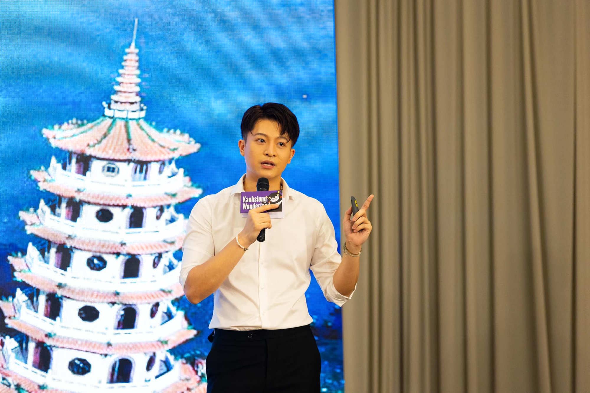 Vbiz từng có nam thần đẹp đến mức tìm khuyết điểm cũng khó, từ đỉnh cao nhan sắc bỗng huỷ dung sau đêm kinh hoàng- Ảnh 9.