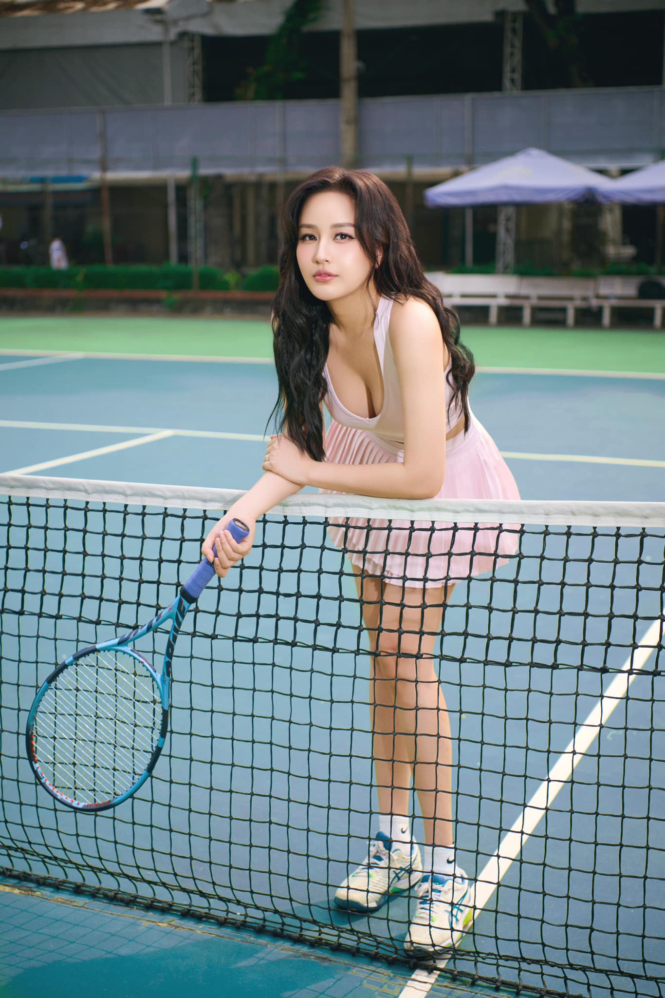 Mai Phương Thuý cực quyến rũ trên sân tennis, trong tủ đồ lượng outfit tennis nhiều hơn quần áo mặc hàng ngày- Ảnh 18.