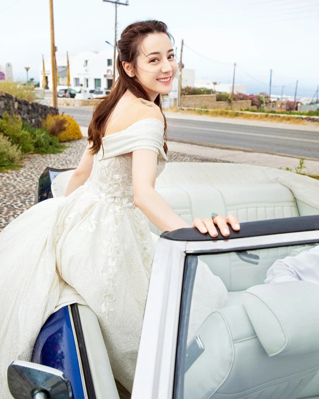 Không cô dâu nào đẹp bằng Địch Lệ Nhiệt Ba!- Ảnh 3.