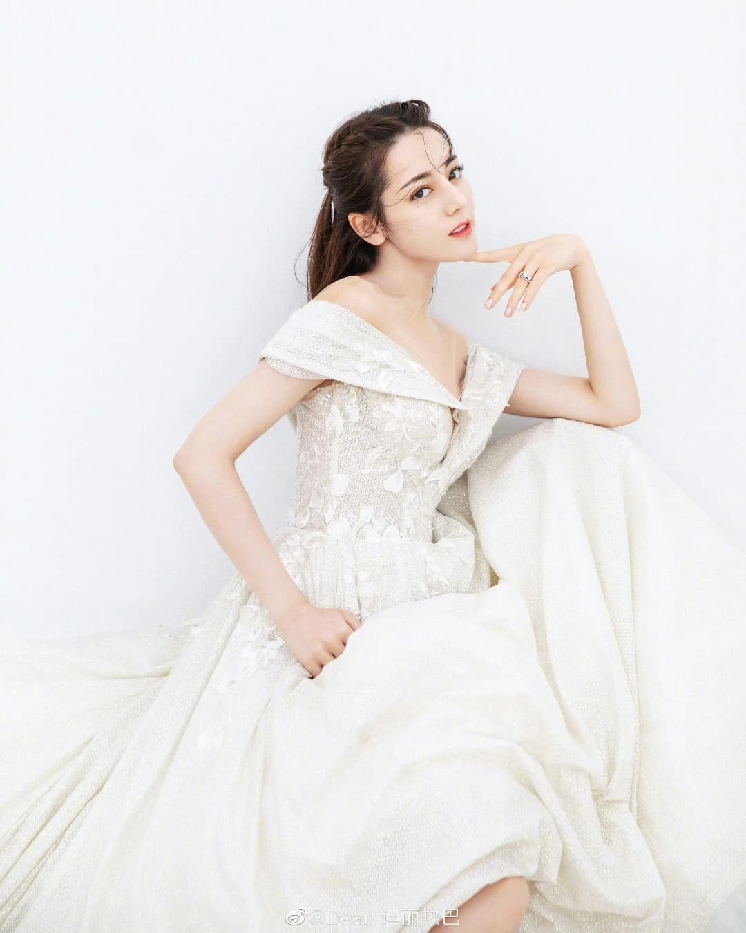 Không cô dâu nào đẹp bằng Địch Lệ Nhiệt Ba!- Ảnh 5.