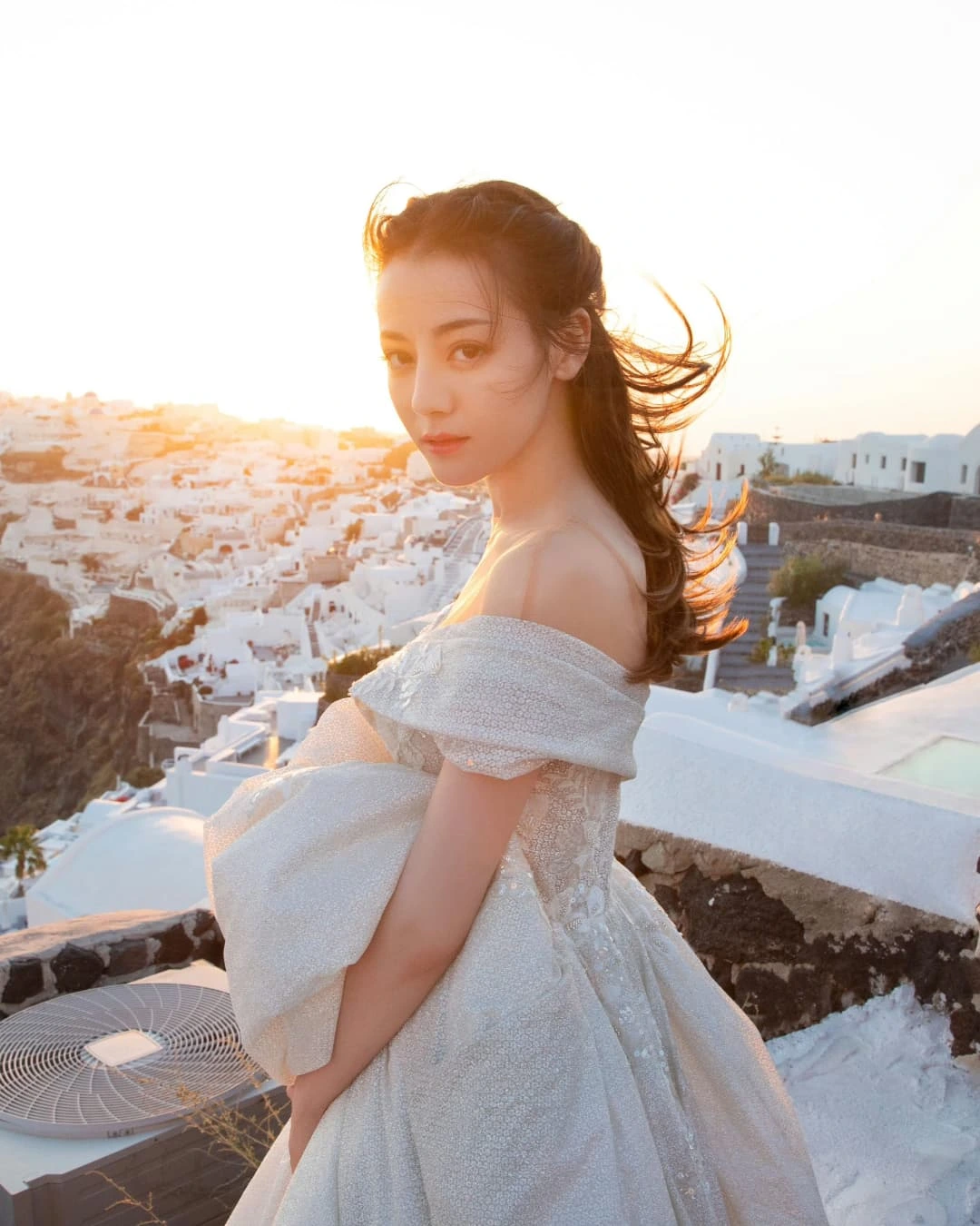 Không cô dâu nào đẹp bằng Địch Lệ Nhiệt Ba!- Ảnh 2.