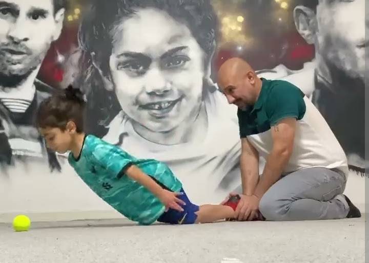 Thần đồng thể hình nhí, 6 tuổi cơ bắp đã cuồn cuộn 6 múi- Ảnh 2.