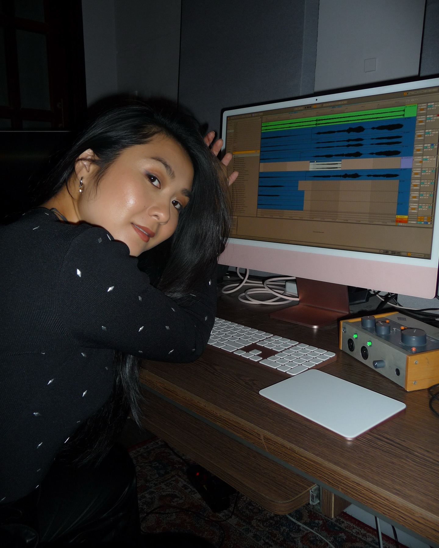 Nữ ca sĩ Việt bị trộm hành lý tại Đức, mất đi 1 thứ là tài sản quý giá nhất- Ảnh 2.