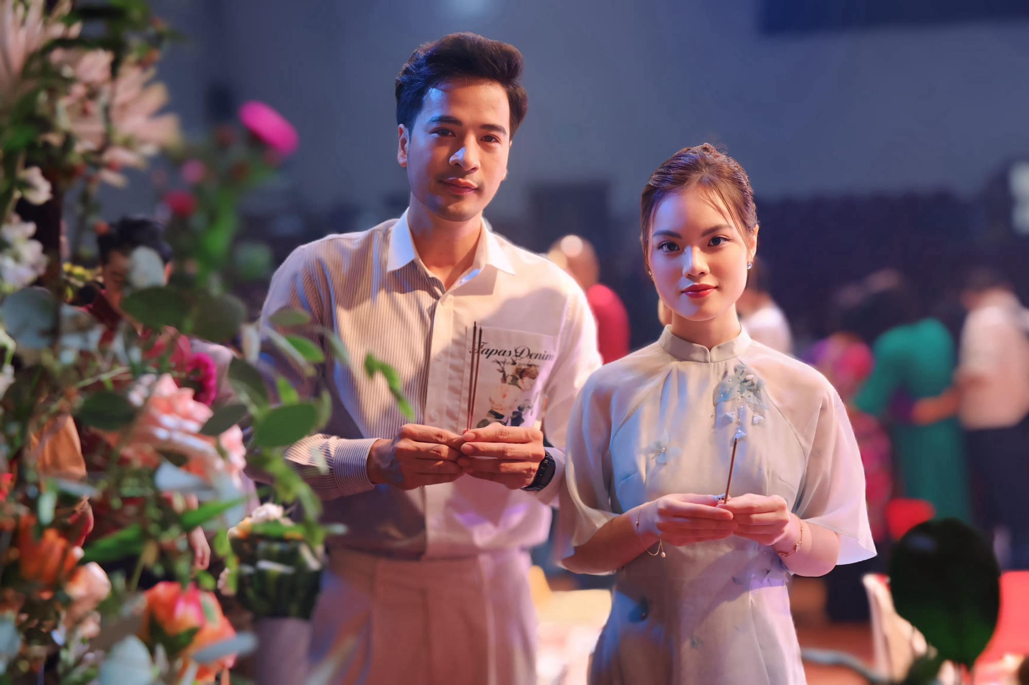 Sao nam Vbiz 41 tuổi cùng bạn gái 2K bí mật kết hôn- Ảnh 5. Sao nam Vbiz 41 tuổi cùng bạn gái 2K bí mật kết hôn- Ảnh 5.