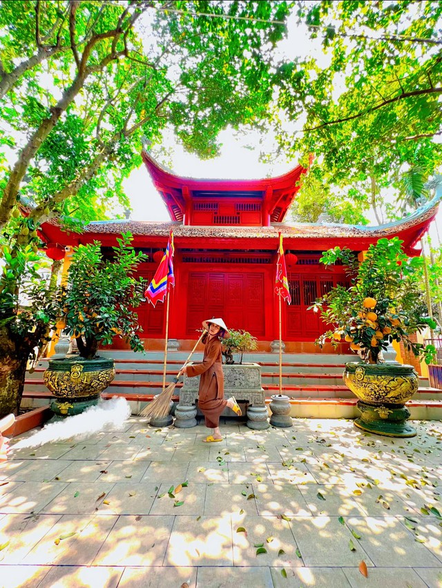 Nhan sắc vợ chân dài sinh 5 con cho nam nghệ sĩ đình đám sở hữu biệt phủ dát vàng ở Hà Nội- Ảnh 11.