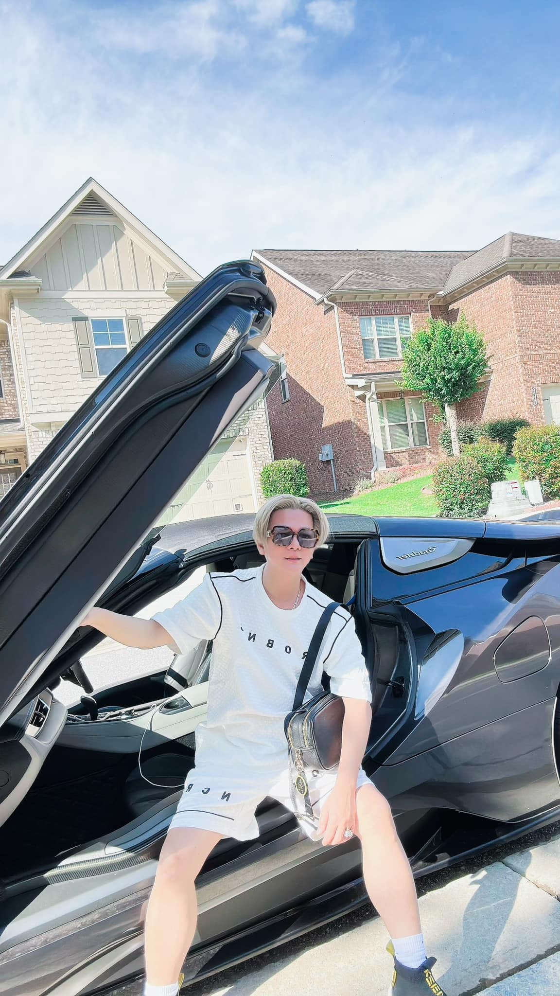 Nam nghệ sĩ cưới vợ giàu hơn 8 tuổi, giấu suốt 20 năm, U60 không có con vẫn yêu và hôn vợ mỗi ngày- Ảnh 2.