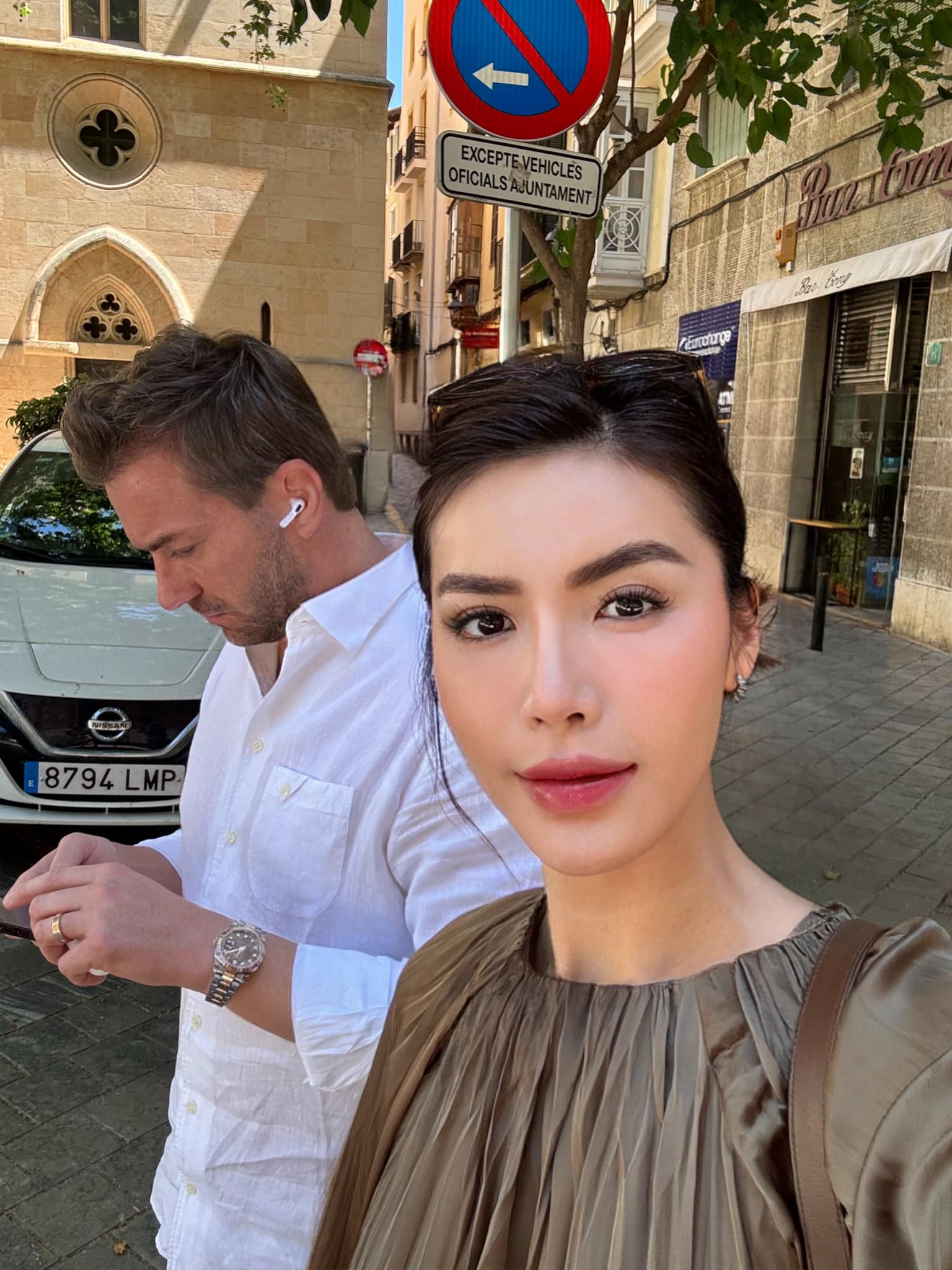 Tình hình mới nhất của vợ chồng Minh Tú khi mắc kẹt ở Oman- Ảnh 4. Tình hình mới nhất của vợ chồng Minh Tú khi mắc kẹt ở Oman- Ảnh 4.