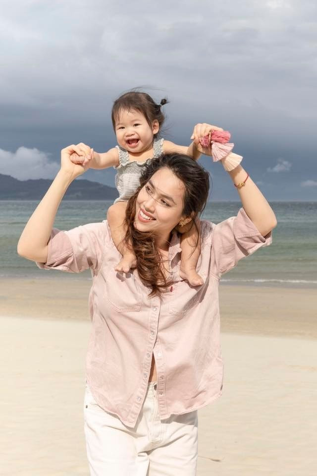 Hoàng My một mình nuôi con- Ảnh 15.