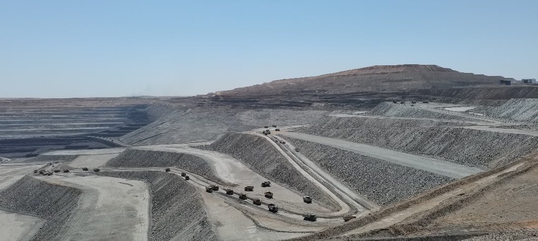 Phát hiện 147 xe tải Trung Quốc không người lái bí mật khai thác kho báu lộ thiên lớn có diện tích 102,75 km2, được đầu tư hơn 712 tỷ đồng- Ảnh 2.