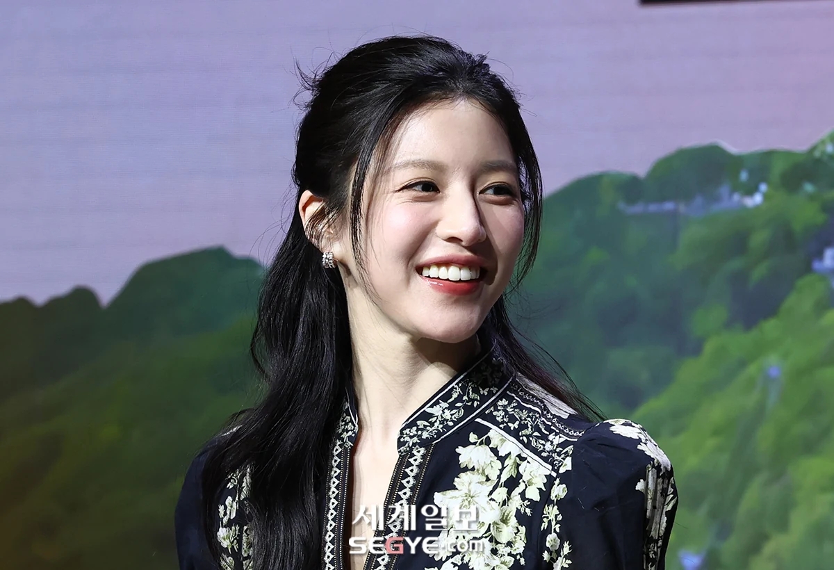 Ngắm mỹ nhân có khuôn mặt kim cương, ta nói nó đã: Đẹp sang vô cùng tận, không phải nắng sao cứ chói chang- Ảnh 1.