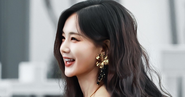 Đố ai đoán được cô gái này 30 hay 16 tuổi: Mặt đẹp như thiên thần, cả thiên hạ có đúng 1 người 5 17686609984501545783446 1768698997376 1768698997570739591504 183 0 898 1366 crop 17686990656782066166452jpg