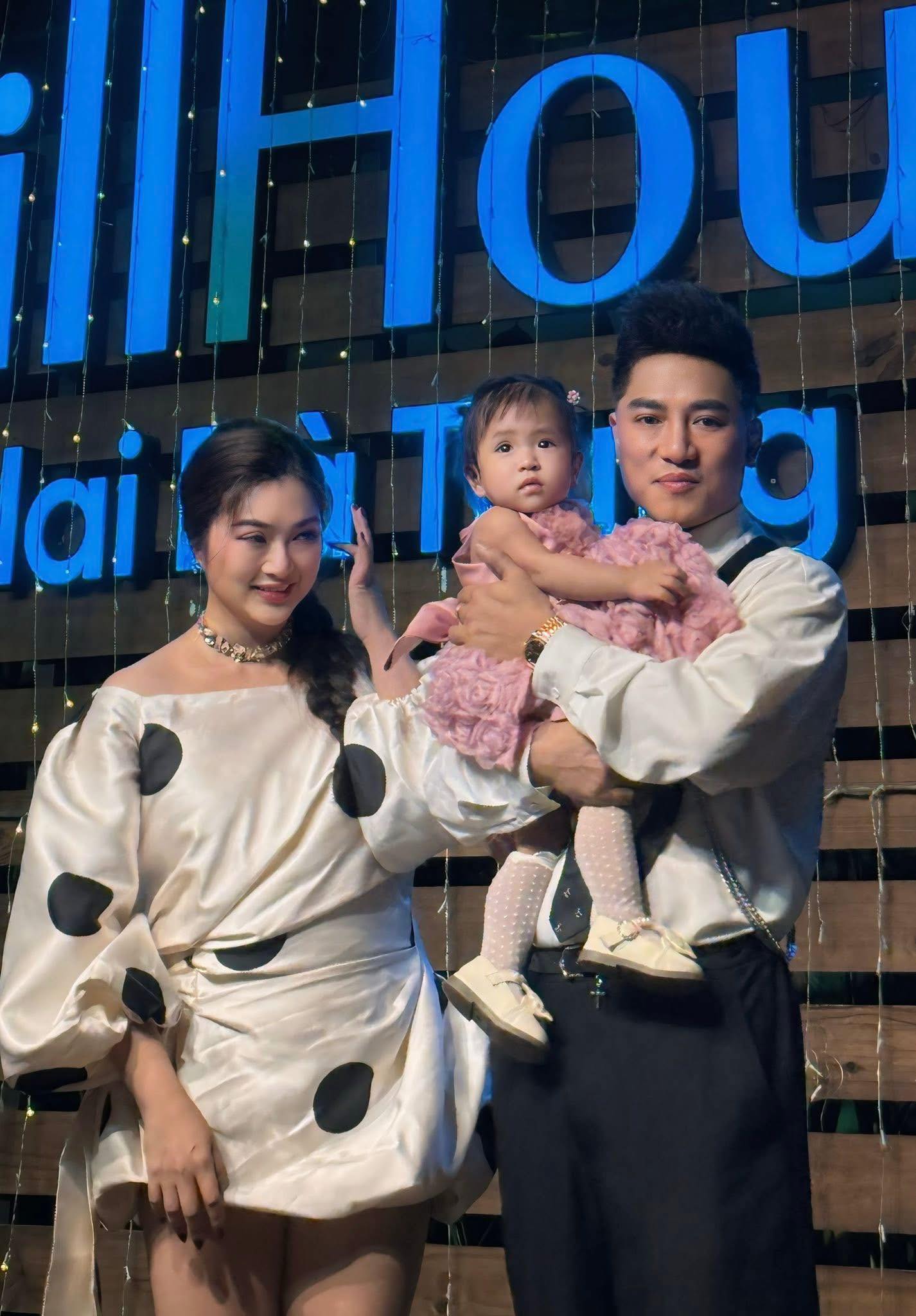 Showbiz Việt chưa ai giấu kỹ như đôi này: Đăng ký kết hôn, sinh con đầu lòng cả năm chẳng ai hay biết!- Ảnh 4.