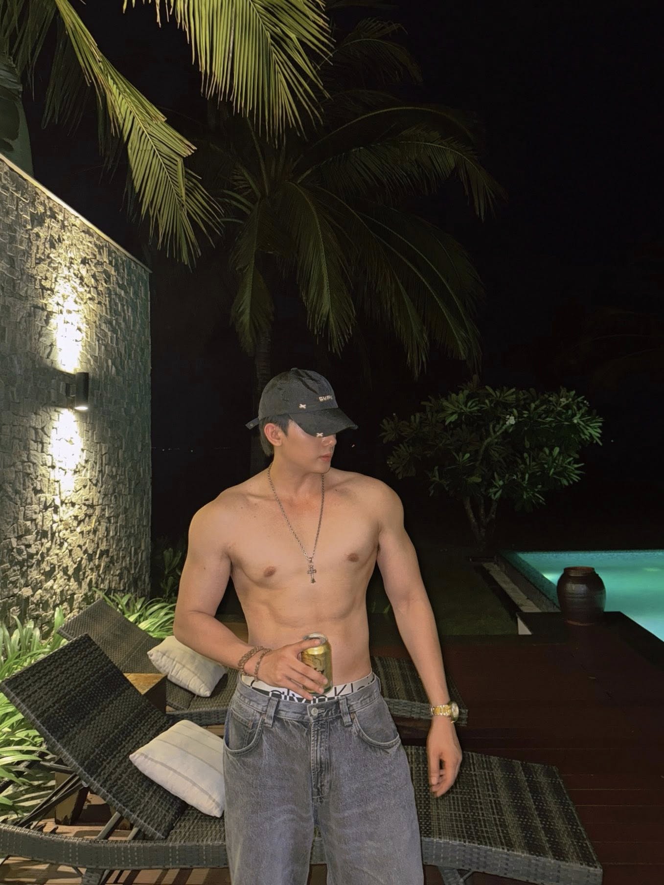 Diệp Lâm Anh chăm tình trẻ