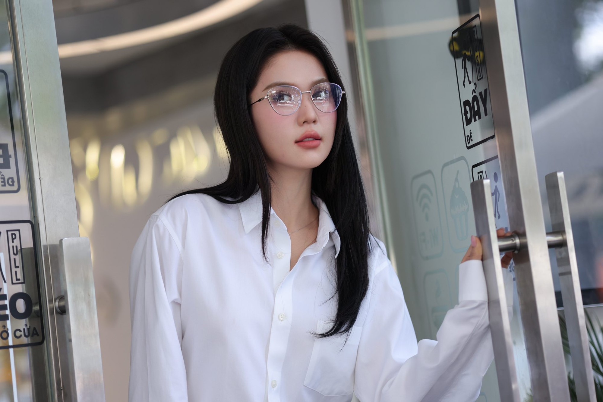 Chuyện gì đang xảy ra với Ngọc Trinh?- Ảnh 2. Chuyện gì đang xảy ra với Ngọc Trinh?- Ảnh 2.