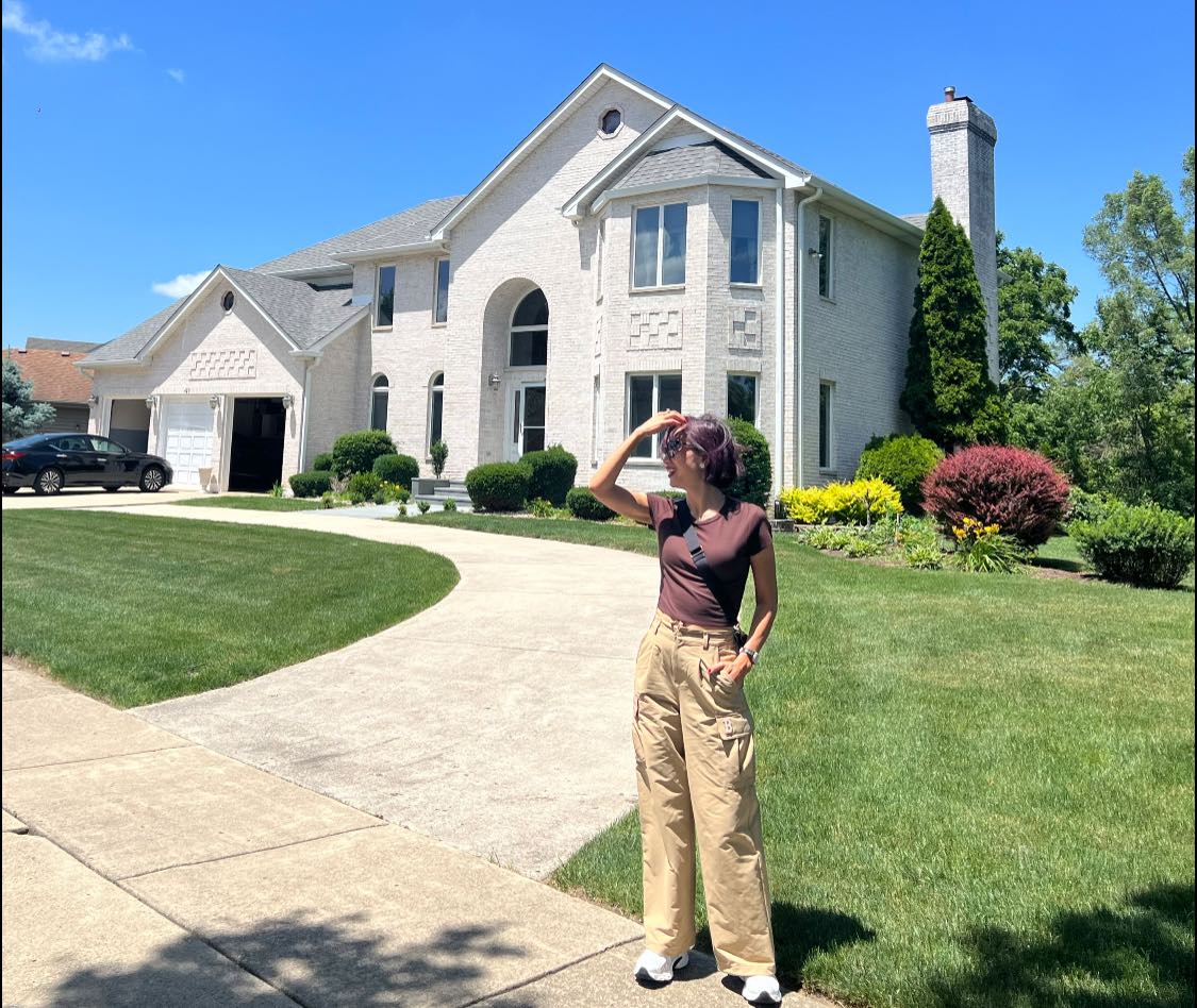 "Cô thư ký xinh đẹp" cưới đại gia nổi tiếng: "Chồng chỉ cần ngồi im và cười, phần còn lại để vợ lo" 51097836939559804780657745295158716802515433n 1757059368791 175705936908627272898 1772592718764 1772592719022641020276 1772606186173 17726061863962095405376