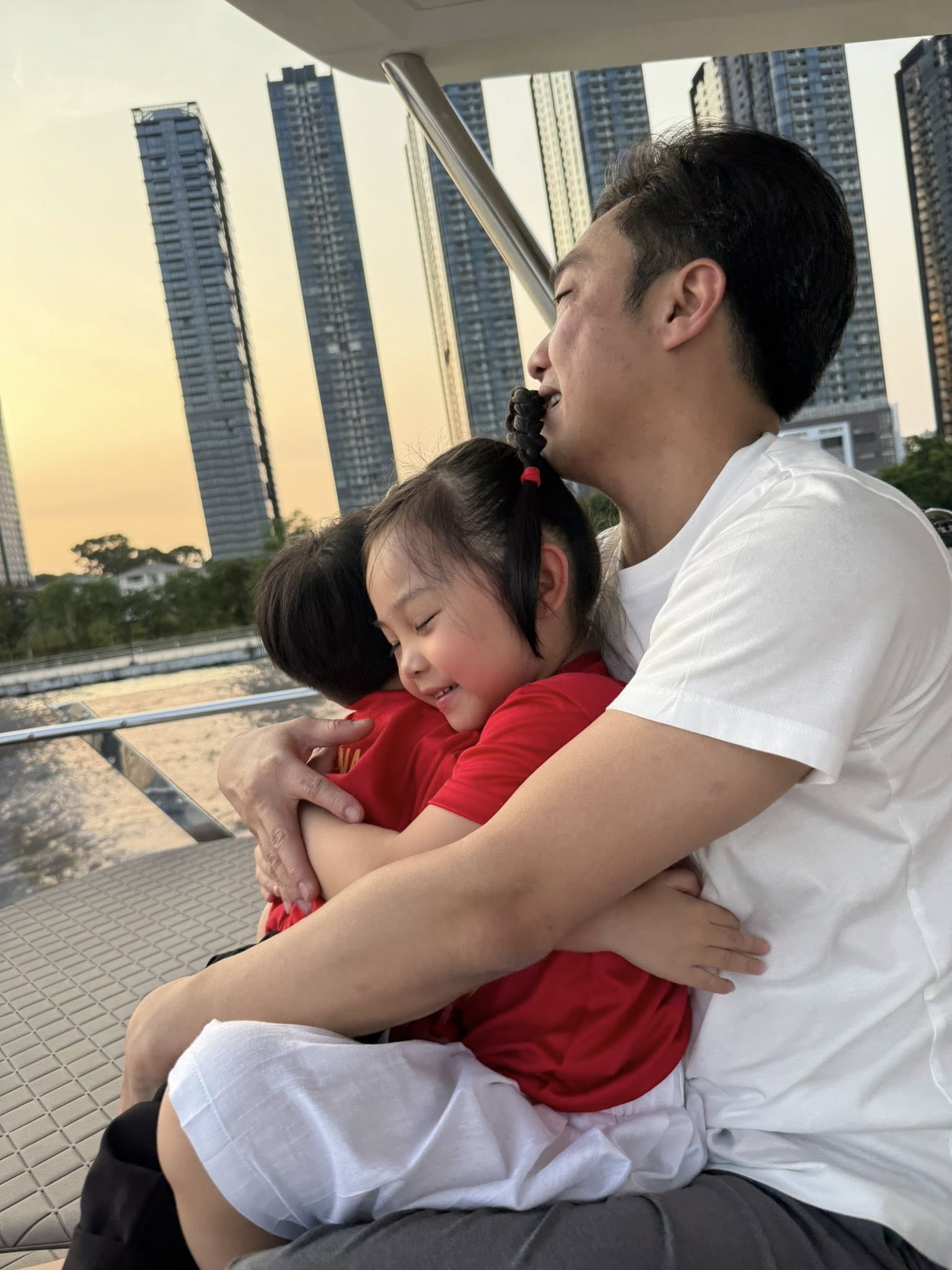 "Kho báu" của doanh nhân Cường Đô La! 515996088102229256803705291985136269957880405n 17669943639841591407670 1766998563040 1766998563479112483208