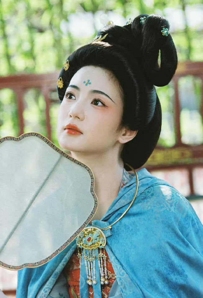 Lần đầu có mỹ nhân “mặt như mâm bạc” lại được khen nức nở: Visual tuyệt tác hội họa, không thể đẹp hơn được nữa- Ảnh 11.