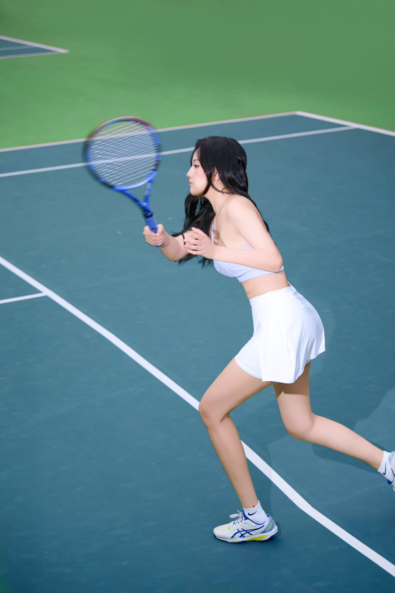 Mai Phương Thuý cực quyến rũ trên sân tennis, trong tủ đồ lượng outfit tennis nhiều hơn quần áo mặc hàng ngày- Ảnh 2.