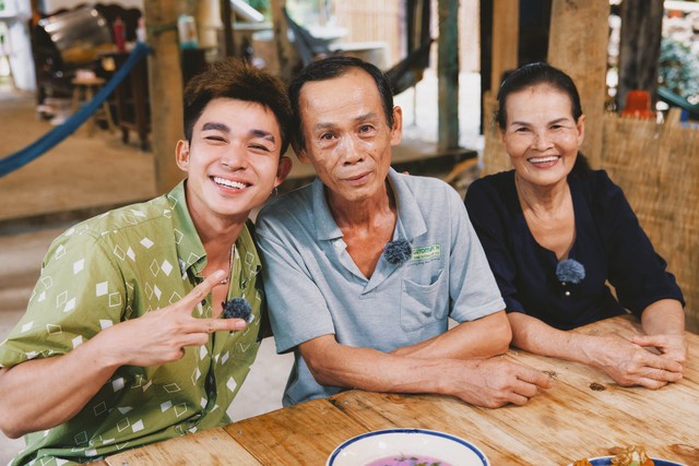 Ấm lòng dịp đầu năm: Gia đình Haha gặp chú thím Chín Cường, khoảnh khắc chung khung hình gây chú ý- Ảnh 4.