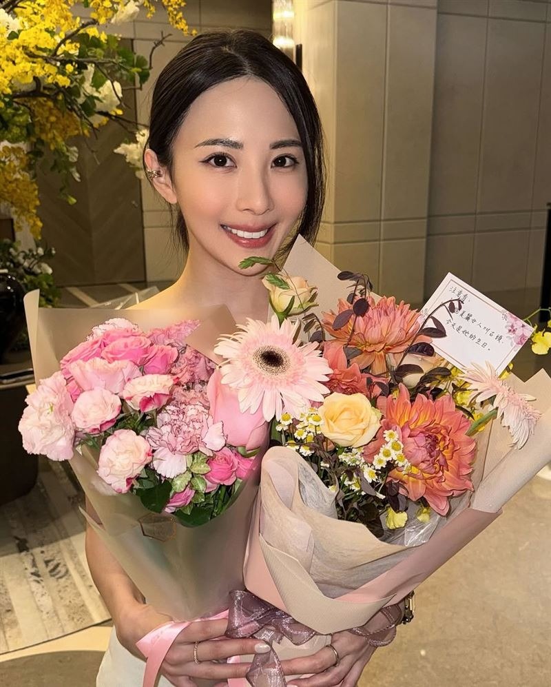 Hội phu nhân đại gia bóc 1 kiều nữ showbiz làm