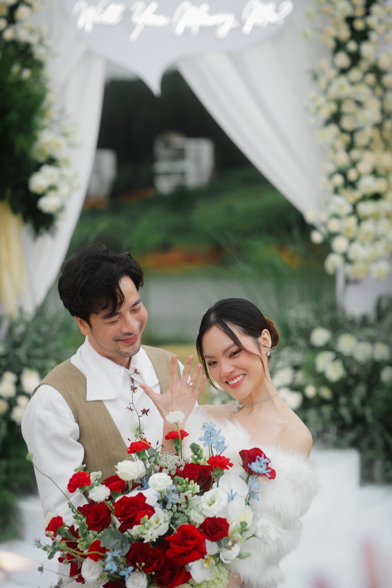 Sao nam Vbiz 41 tuổi cùng bạn gái 2K bí mật kết hôn- Ảnh 3. Sao nam Vbiz 41 tuổi cùng bạn gái 2K bí mật kết hôn- Ảnh 3.