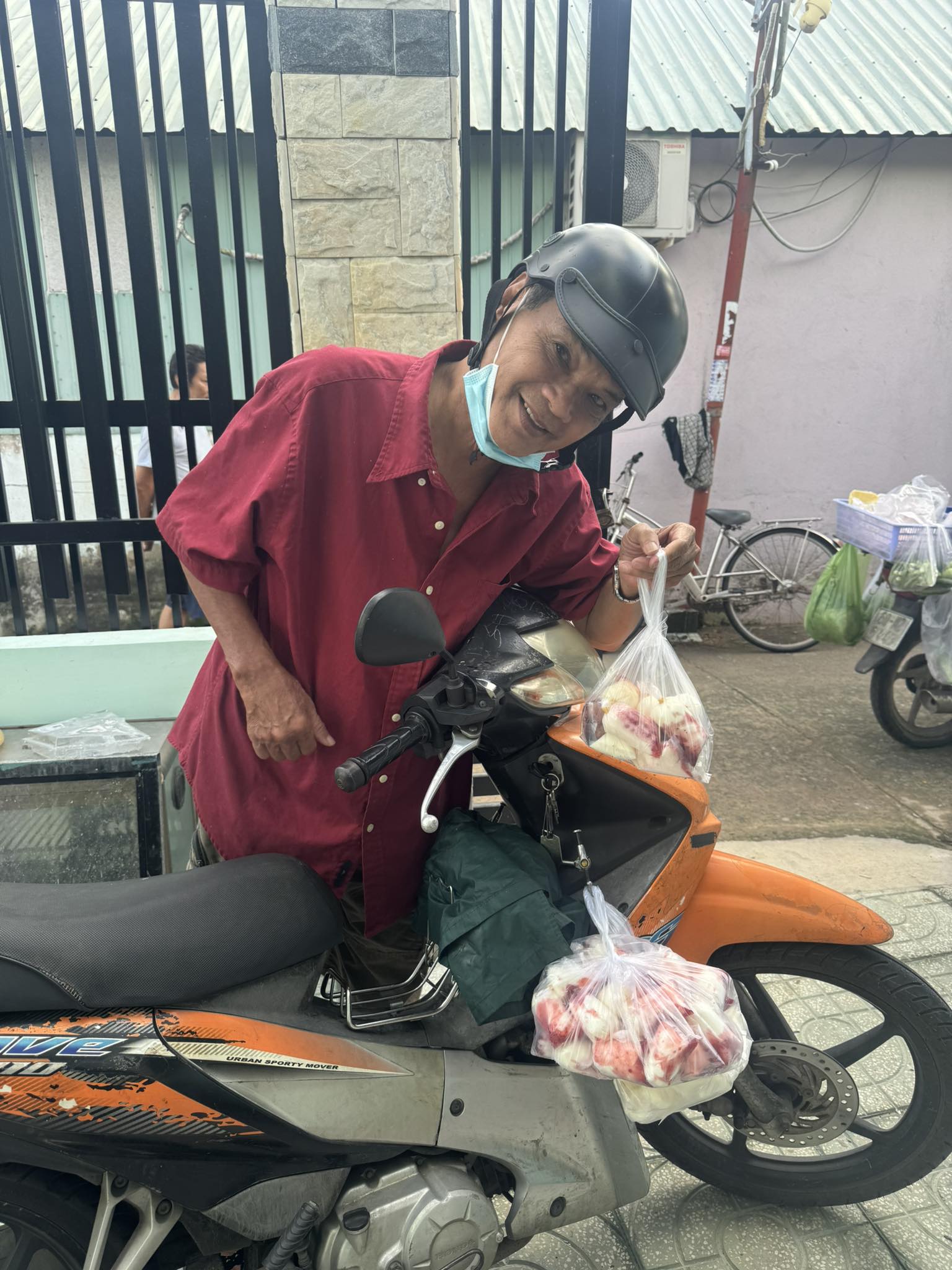 Nam diễn viên cả nước biết mặt nay làm shipper, chạy 30km giao hàng nhưng nhận cái kết chua xót- Ảnh 3.