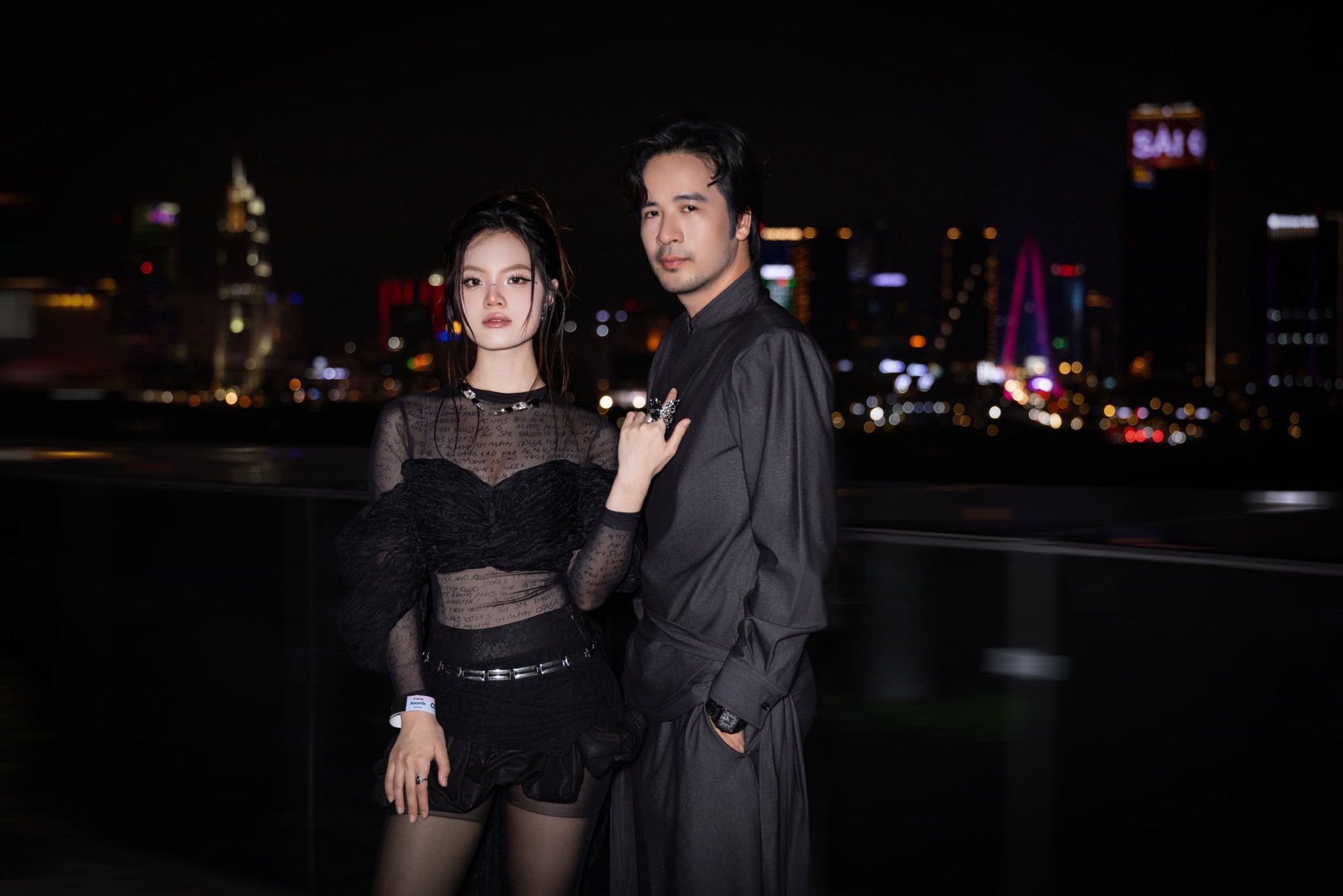 Sao nam Vbiz 41 tuổi cùng bạn gái 2K bí mật kết hôn- Ảnh 4. Sao nam Vbiz 41 tuổi cùng bạn gái 2K bí mật kết hôn- Ảnh 4.