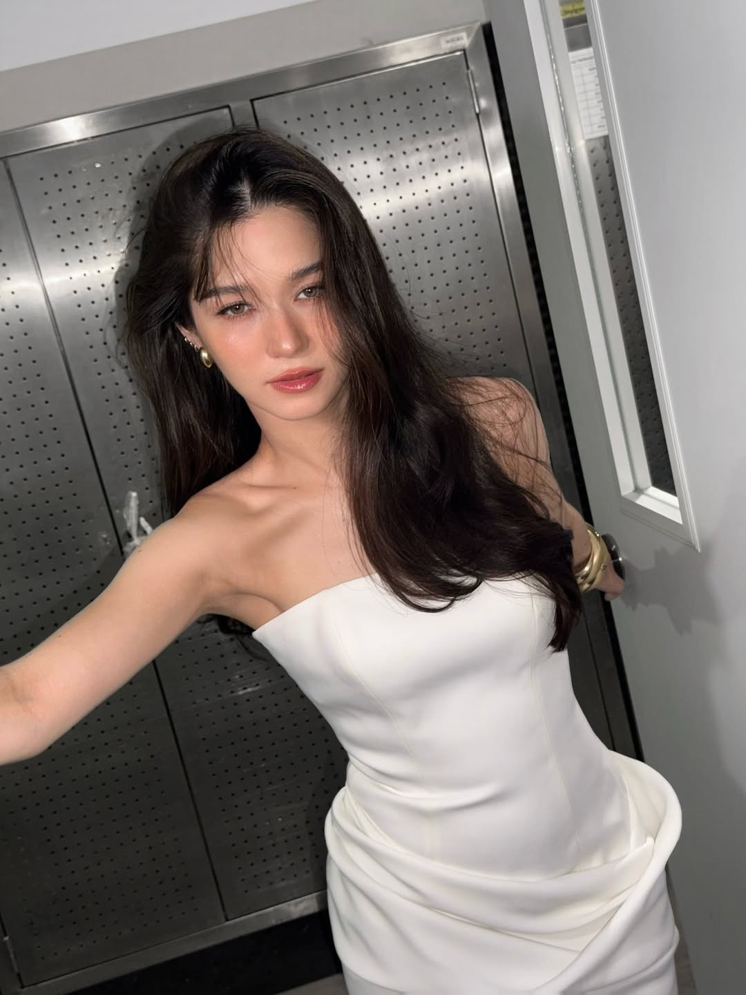 Nhan sắc nữ ca sĩ hát nhép 100% ở khai mạc SEA Games 33- Ảnh 7.