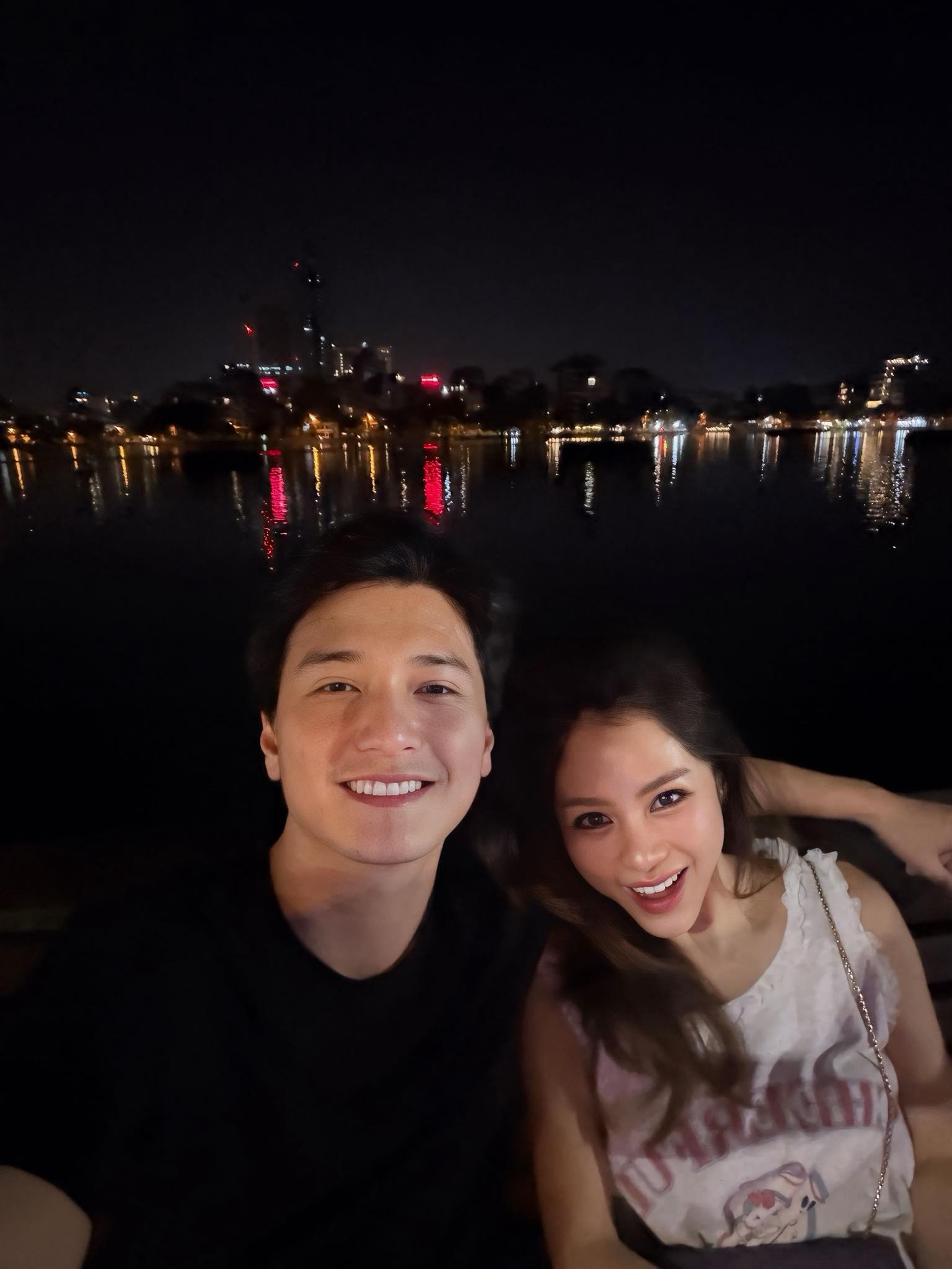 Nhan sắc mẹ đơn thân được nam diễn viên kém 6 tuổi yêu say đắm, sở hữu nhà 9 tầng ở trung tâm Hà Nội- Ảnh 2. Nhan sắc mẹ đơn thân được nam diễn viên kém 6 tuổi yêu say đắm, sở hữu nhà 9 tầng ở trung tâm Hà Nội- Ảnh 2.